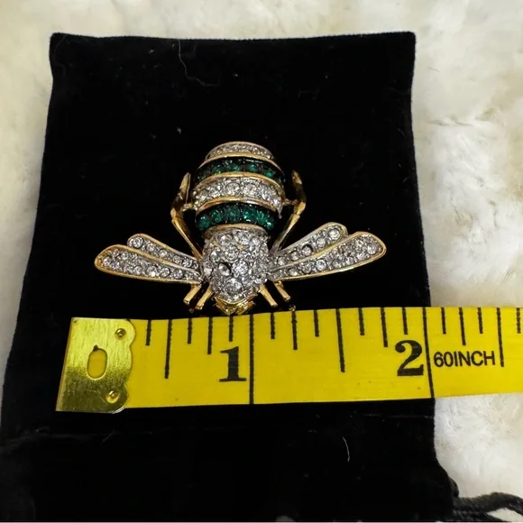 Joan Rivers Collection Gold Tone Clear and Green
Bee Brooch Pin Rhinestones NWOT - Picture 7 of 12
